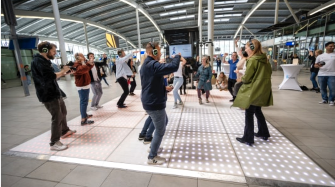 Silent disco op Utrecht Centraal voor Nationale BeFit-dag