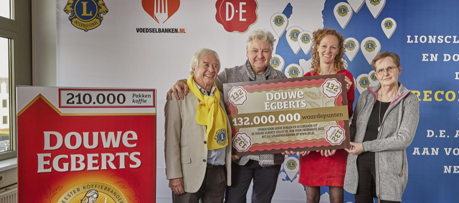 Douwe Egberts en Lionsclubs doneren 210.000 pakken koffie 