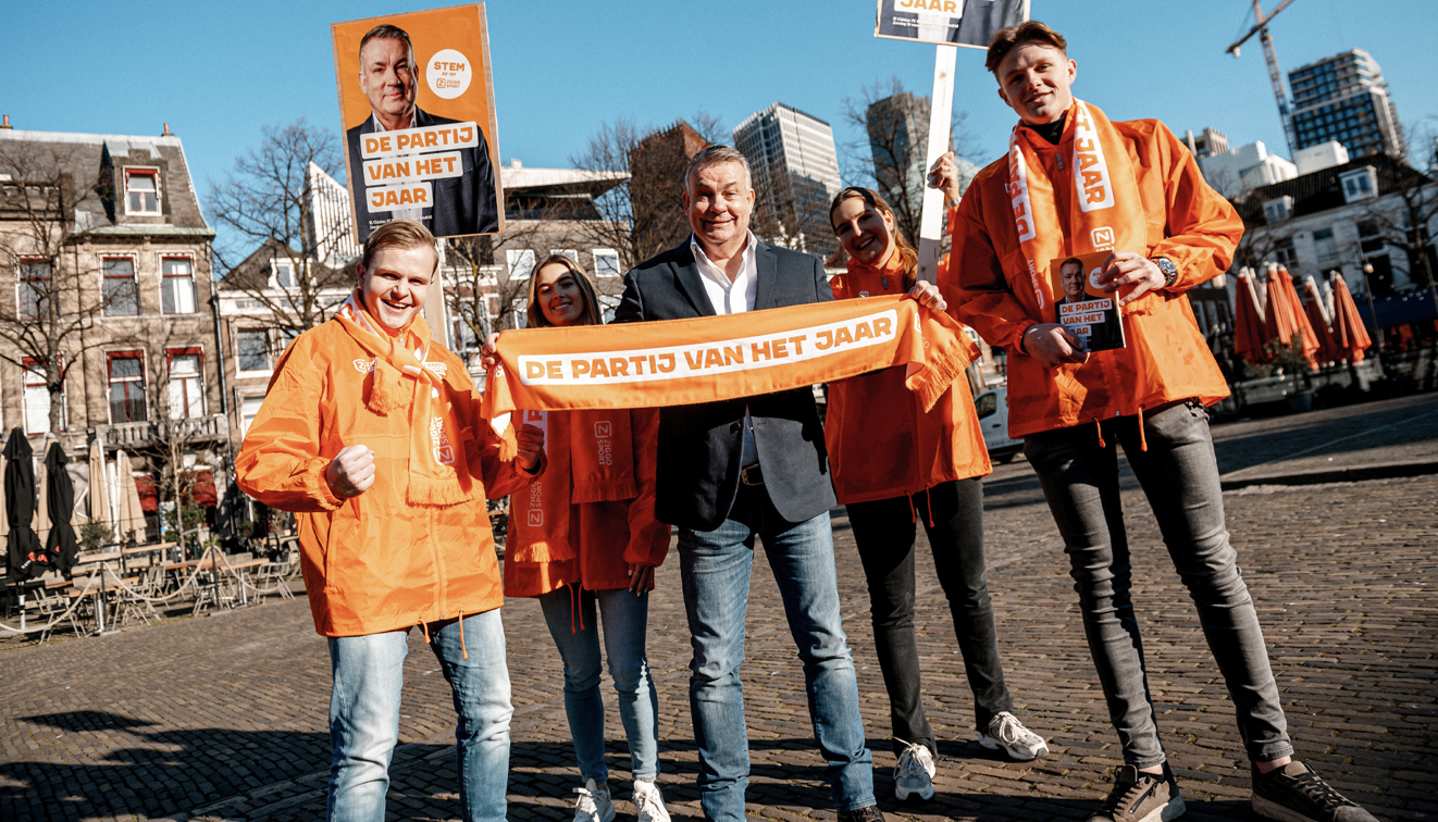 Voetbalcommentator Sierd de Vos mengt zich in verkiezingsstrijd met ‘Partij van het Jaar’