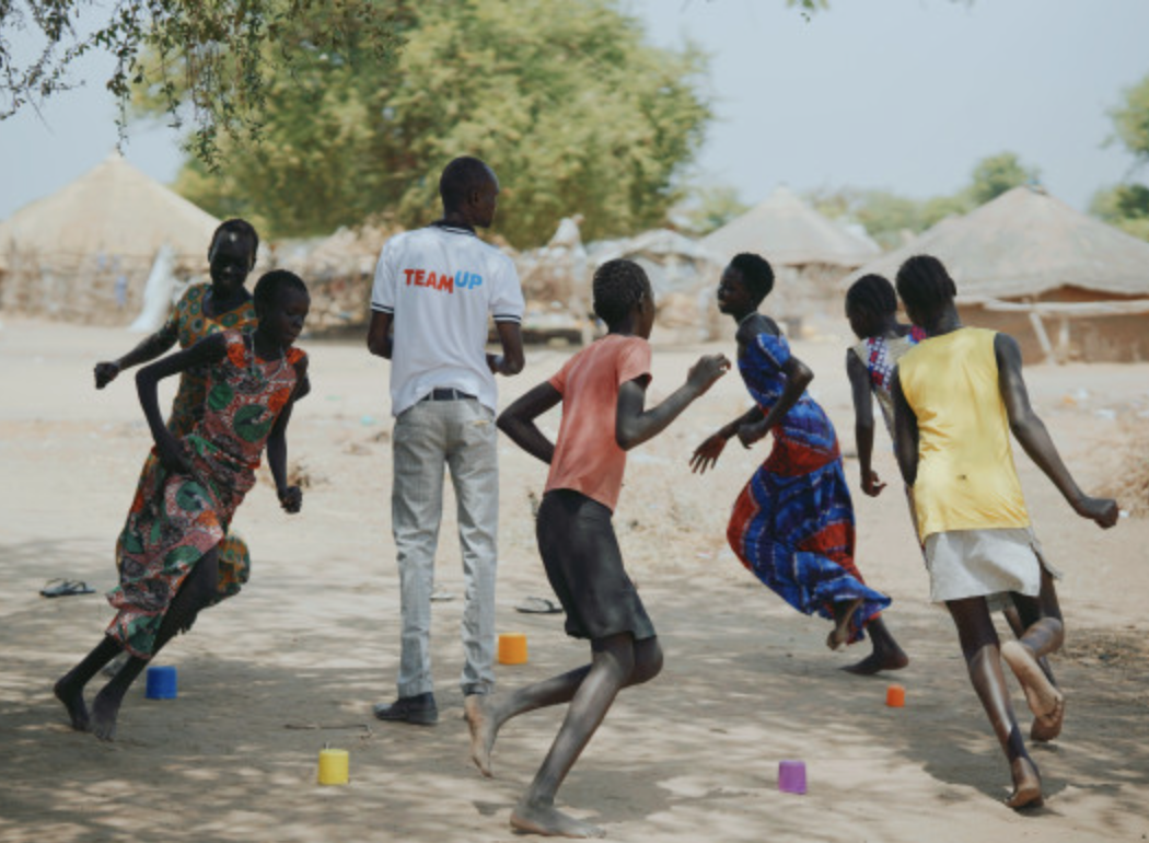 Nederlands hulpprogramma TeamUp voor door oorlog getroffen kinderen krijgt ‘Laureus Sport for Good’ prijs