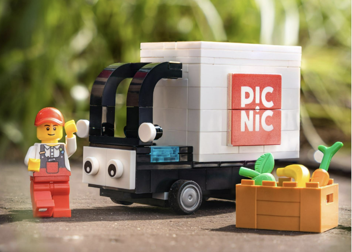 Picnic lanceert LEGO-versie van hun bezorgwagentje