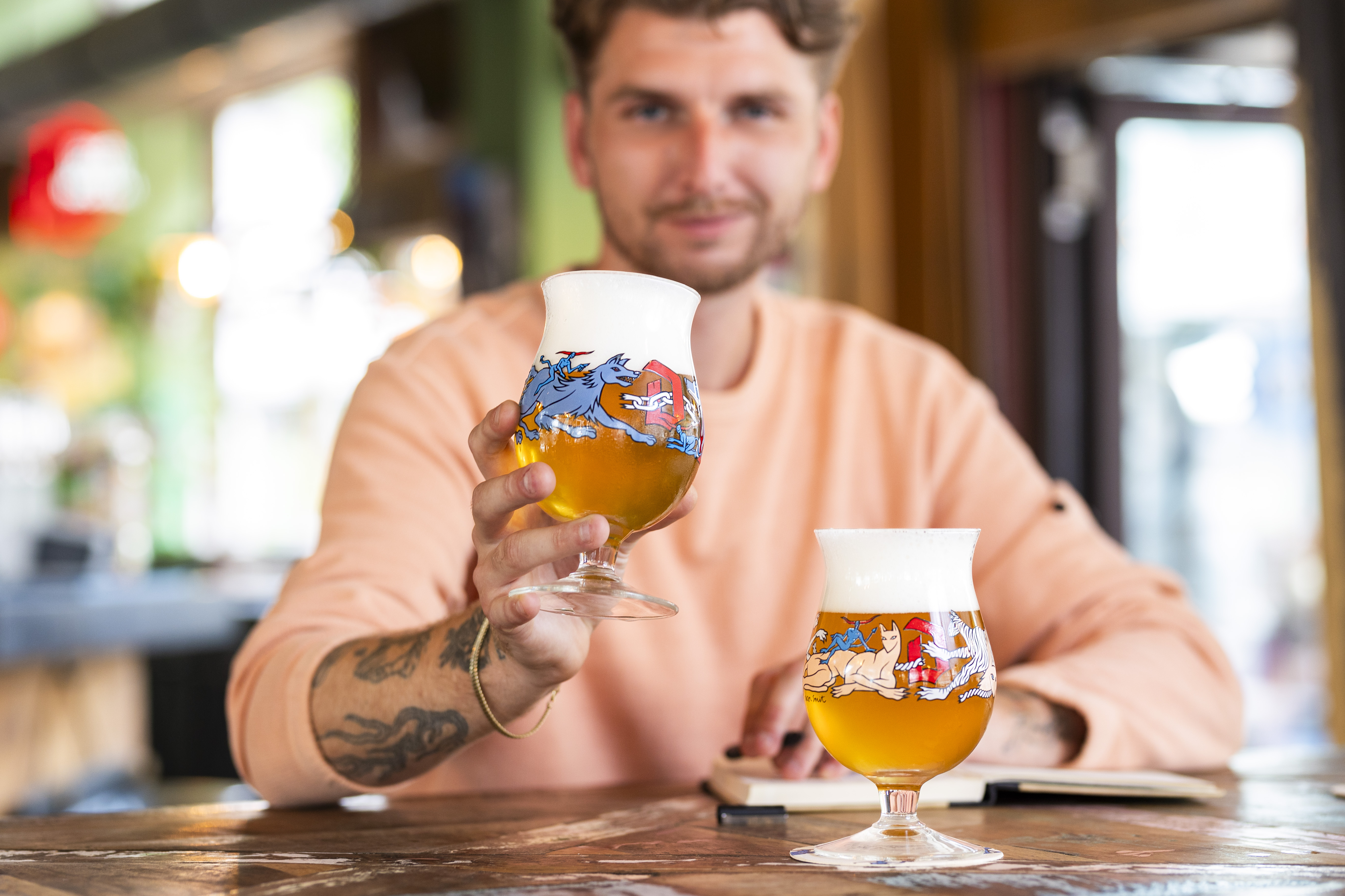 Rotterdamse kunstenaar Iwan Smit ontwerpt design-glas voor Duvel 