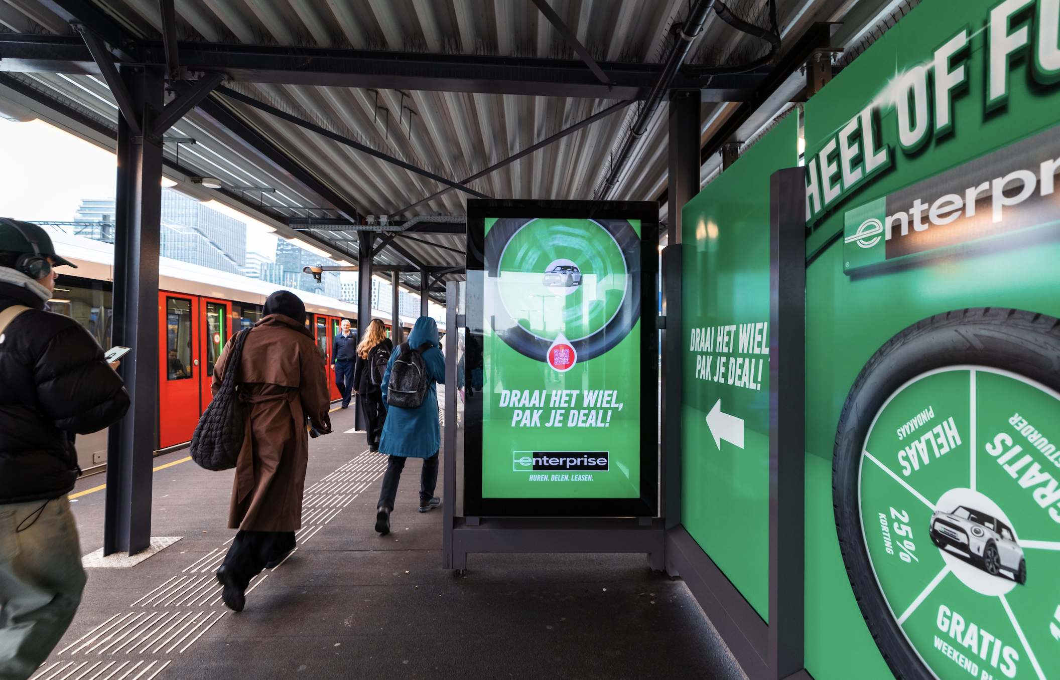 Win op station Amsterdam Zuid met het Rad van Fortuin van Enterprise