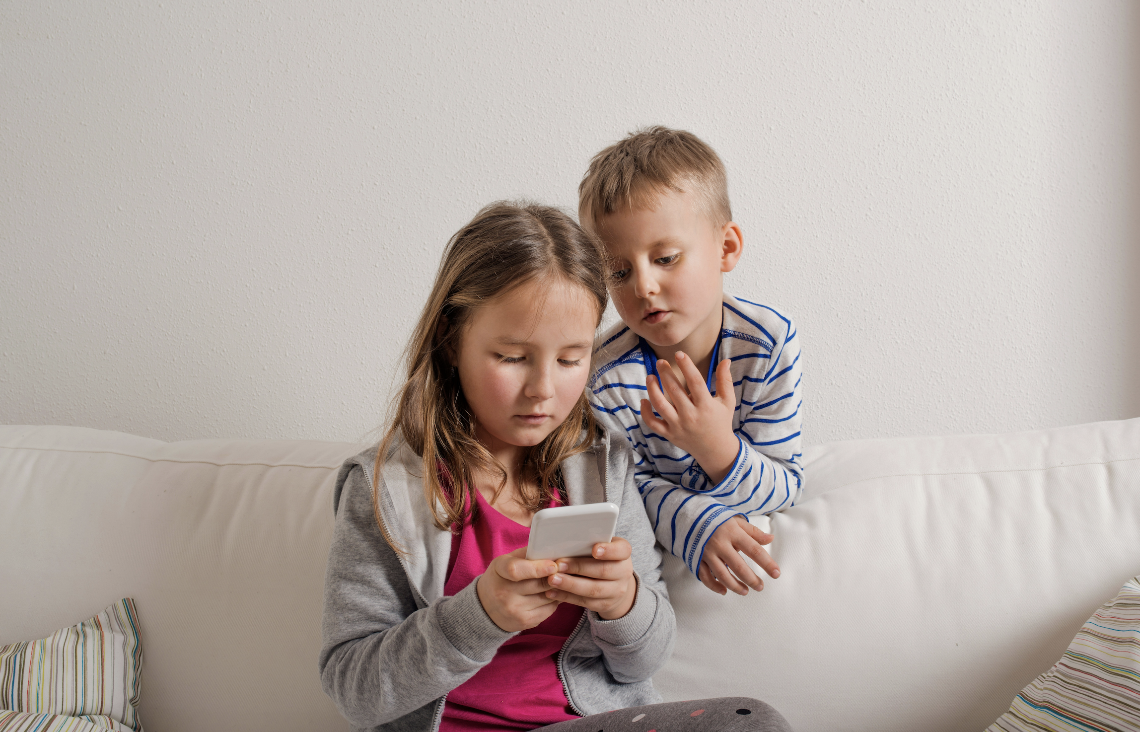 1400 artsen pleiten voor leeftijdsgrens op smartphones en sociale media