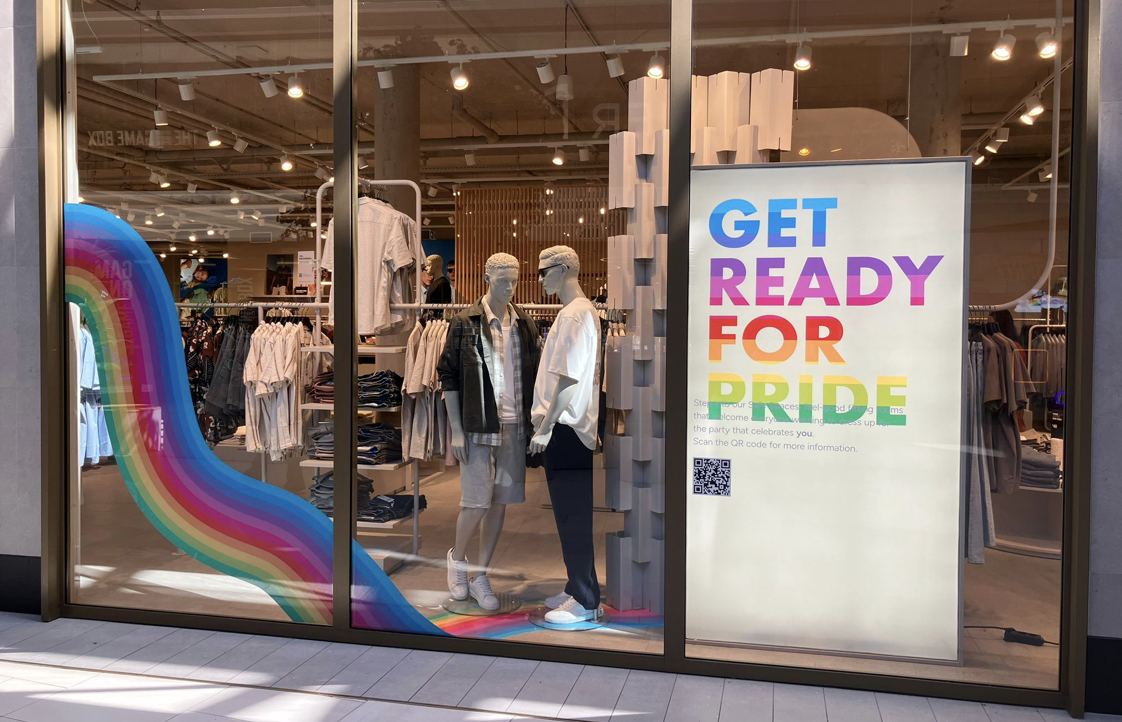 WE Fashion opent winkels als veilige plek voor Pride