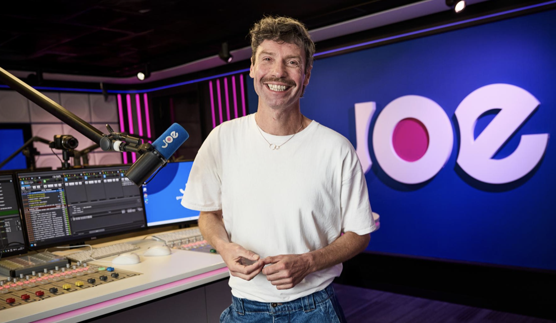 Timur Perlin tekent meerjarig contract bij radiostation JOE