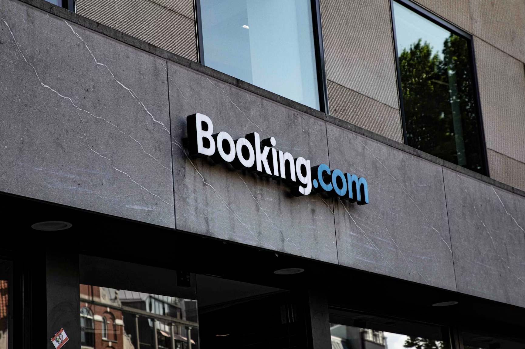 Consumentenbond begint massaclaim tegen Booking.com