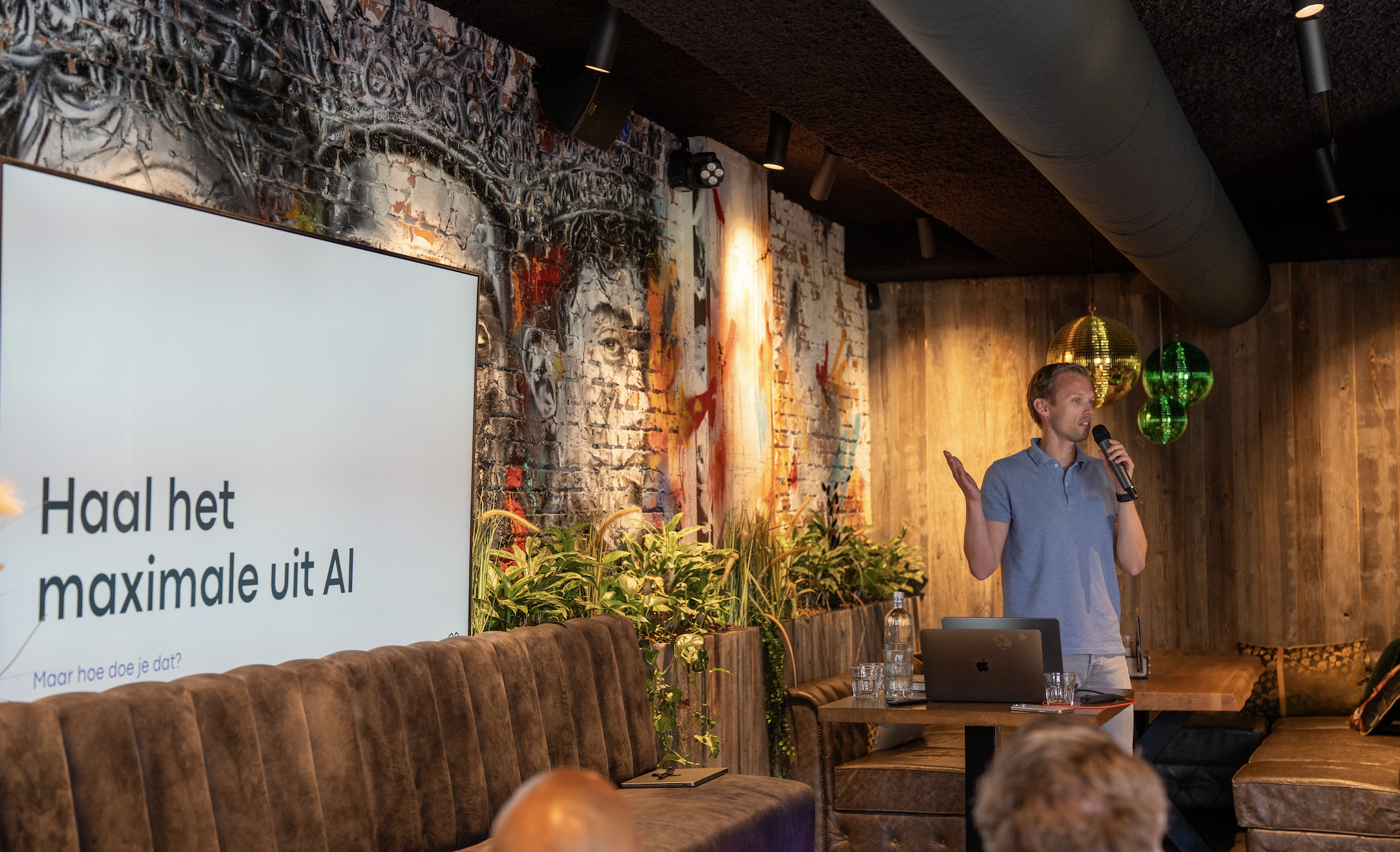Digital Kings Group breidt uit met AI-bureau SimplyfAInow  
