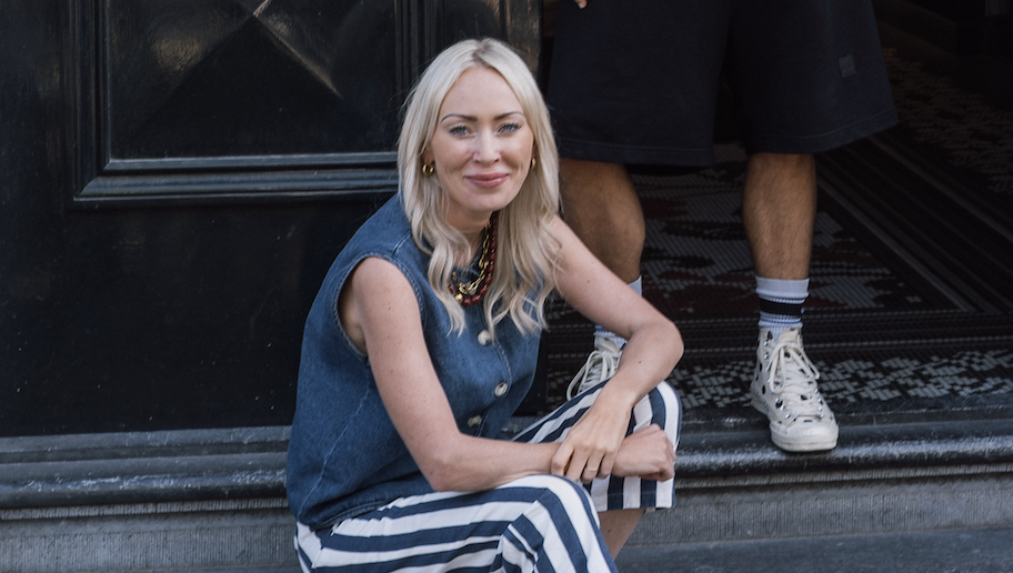 Hollie Loxley aan het roer bij 72andSunny Amsterdam 