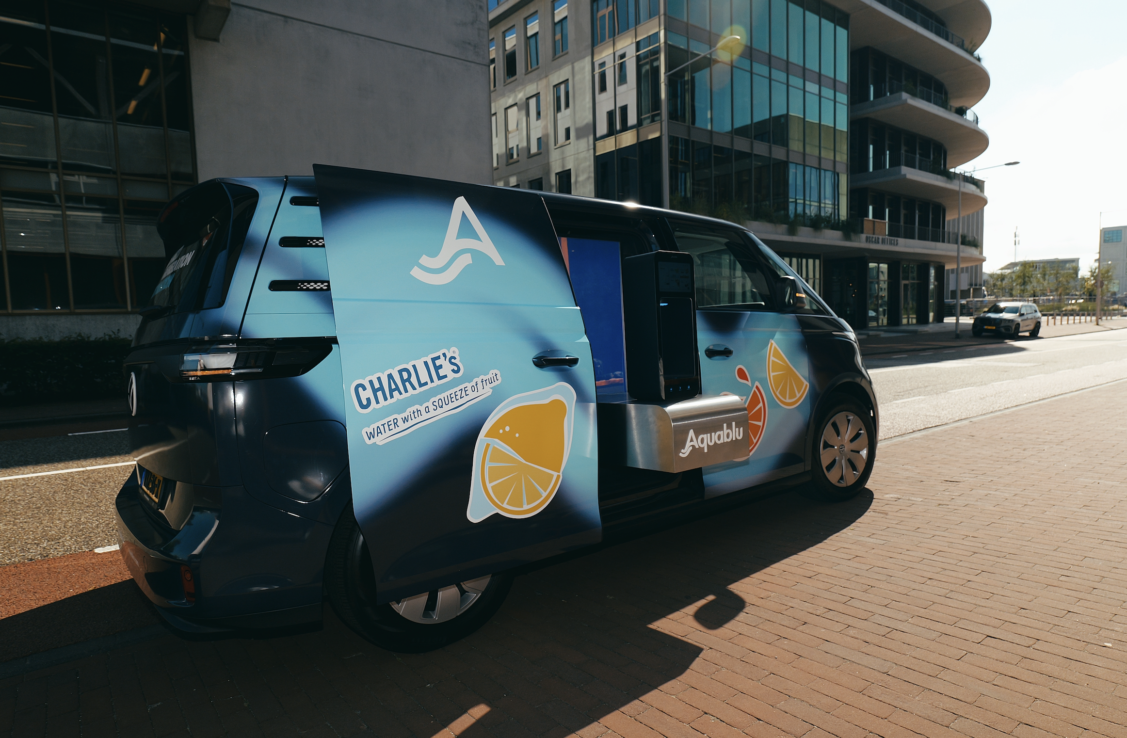 Aquablu en Charlie's werken samen voor verfrissing zonder verpakking op werkvloer