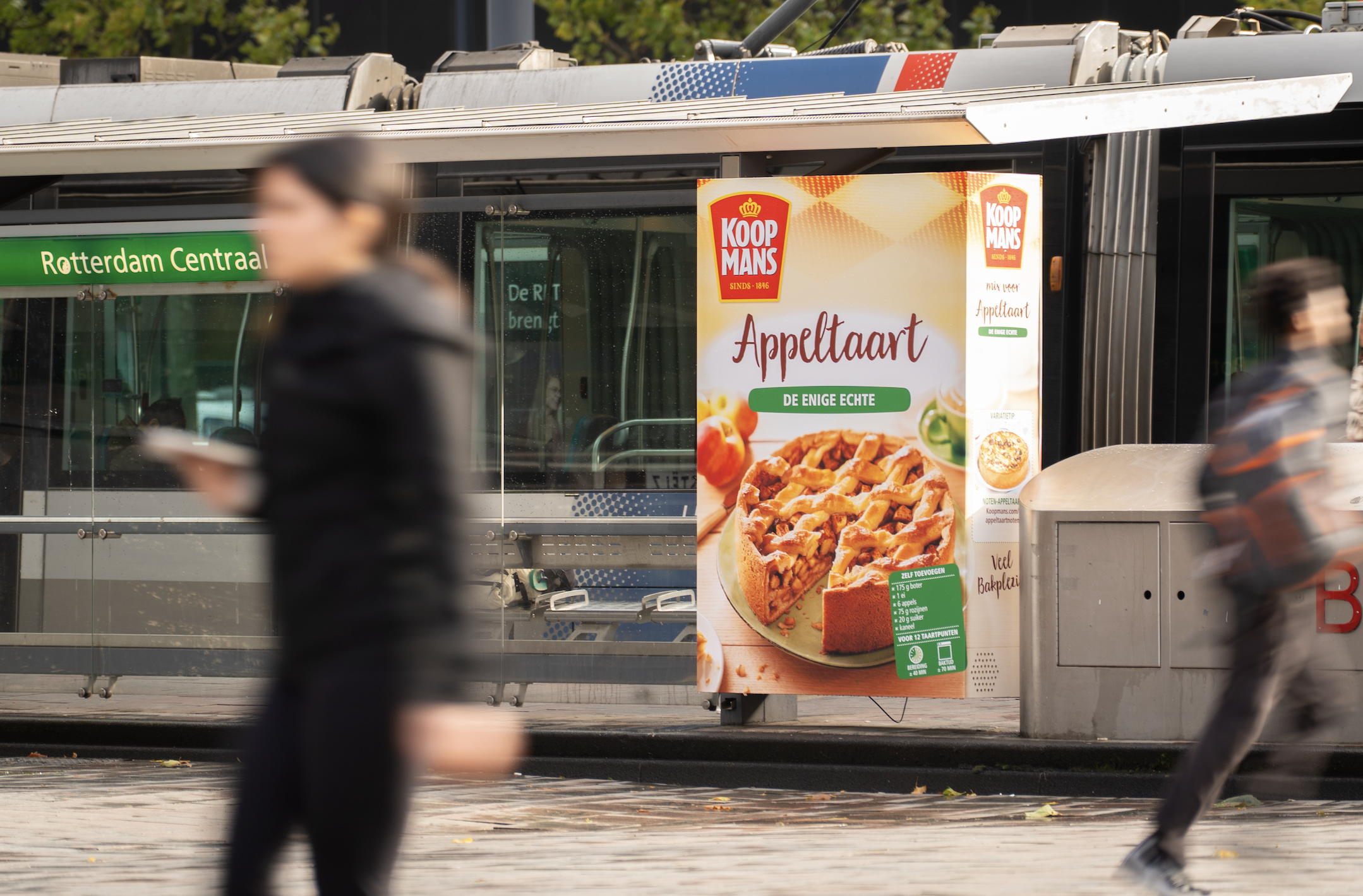EssenceMediacom en Bauer Media steken OOH-schermen in Koopmans-jasje