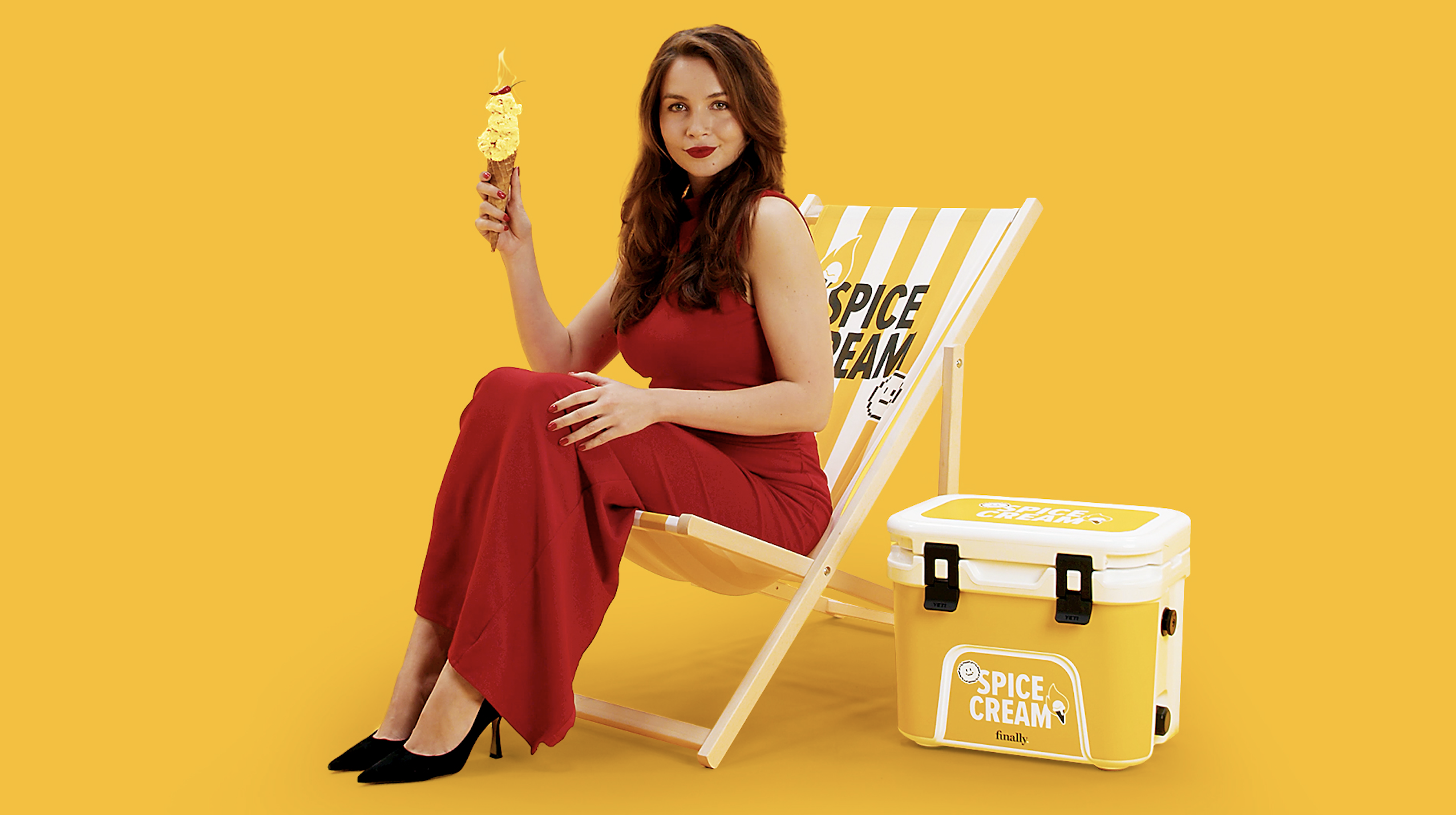 Finally viert twintigste verjaardag met gedurfd ijsje