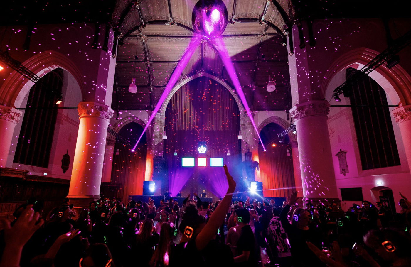 Dansen in een historisch Haags Monument – God Is A DJ keert terug