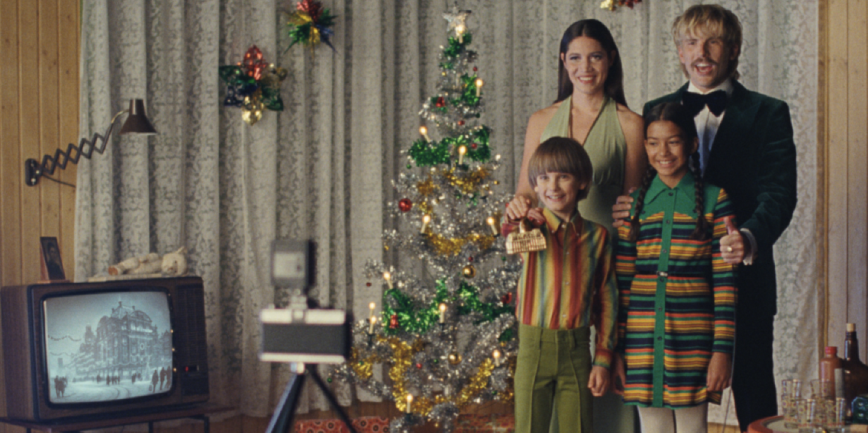 De Bijenkorf belicht 155-jarig bestaan in kerstcommercial