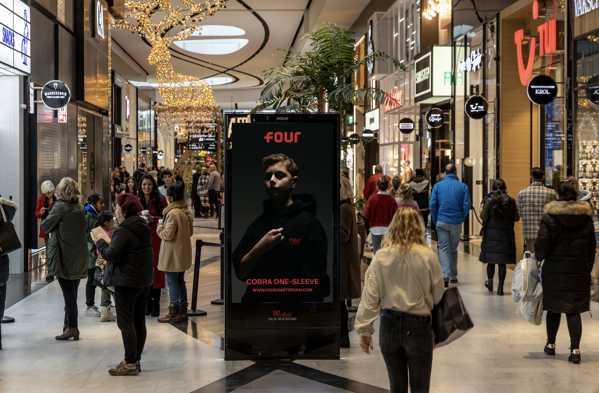 Met eenarmige hoodie waarschuwen handchirurgen en FOUR voor Cobra's 