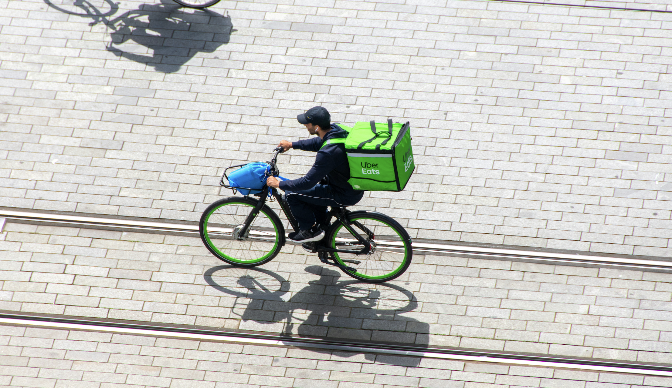 Arbeidsinspectie wil Uber Eats voor maand verbannen
