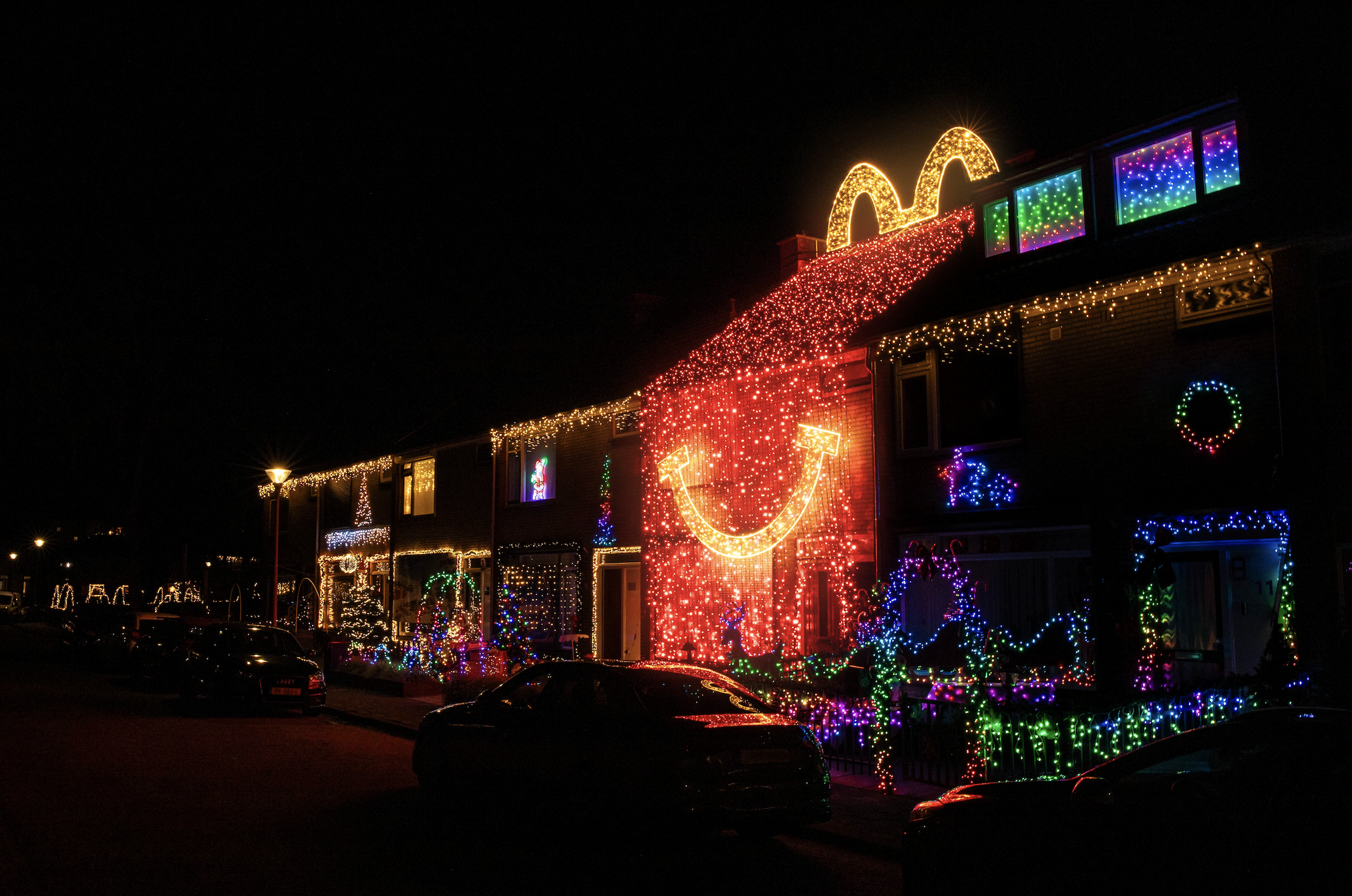 Maccie Christmas: Mcdonald's tovert huis om tot happy meal