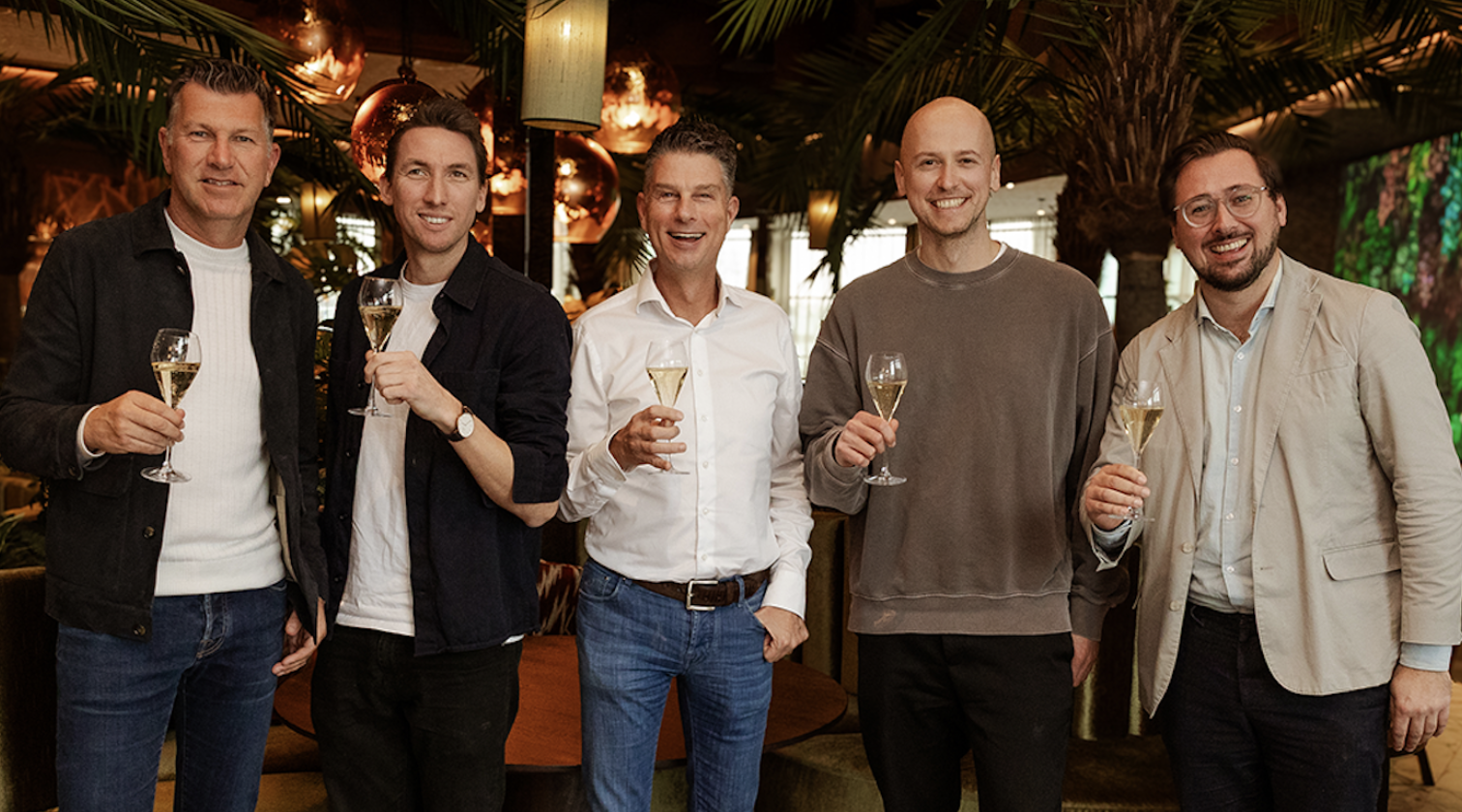 Abovo Maxlead neemt Awesome over 