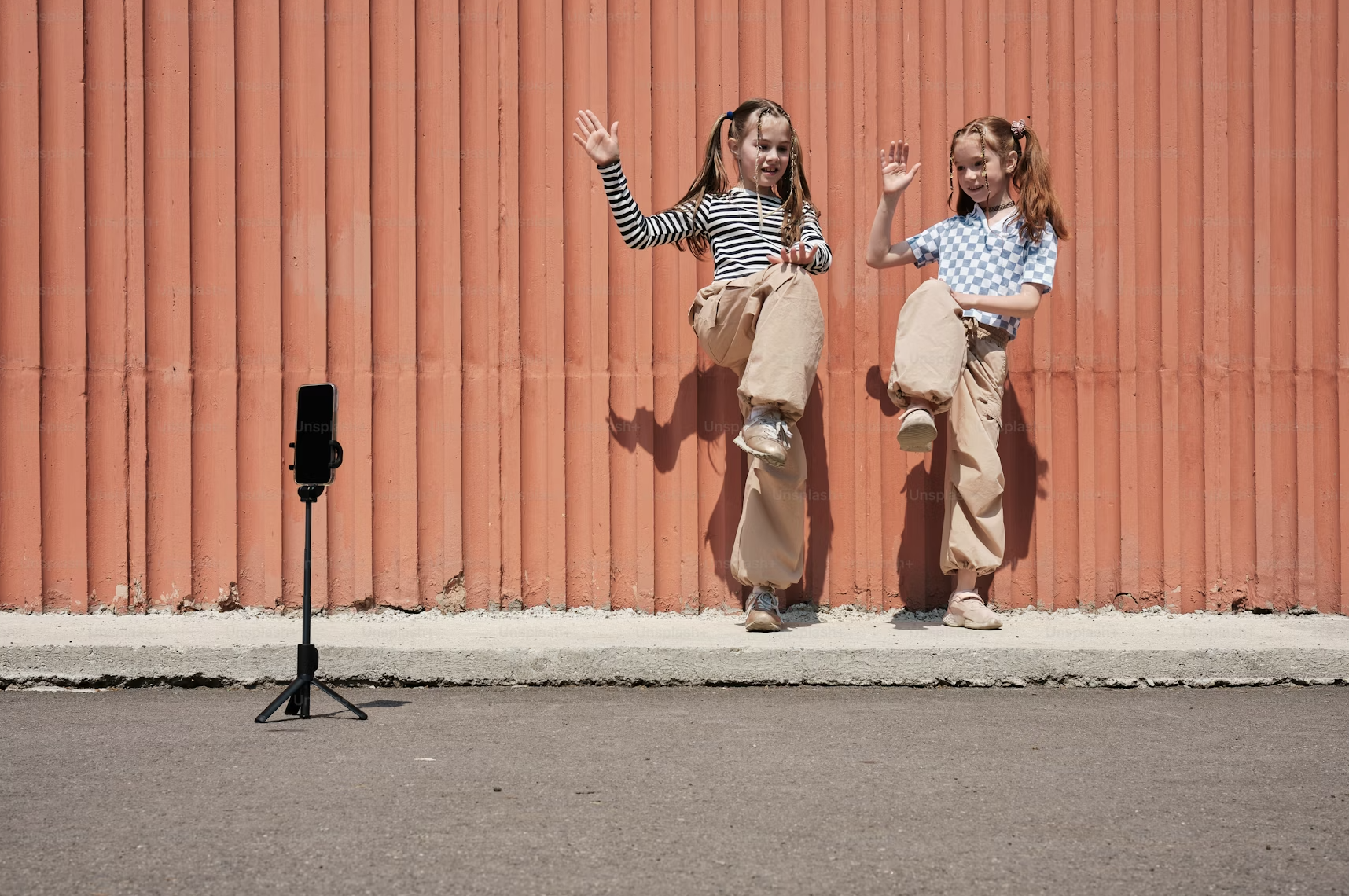TikTok schroeft maatregelen op tegen te jonge kinderen 