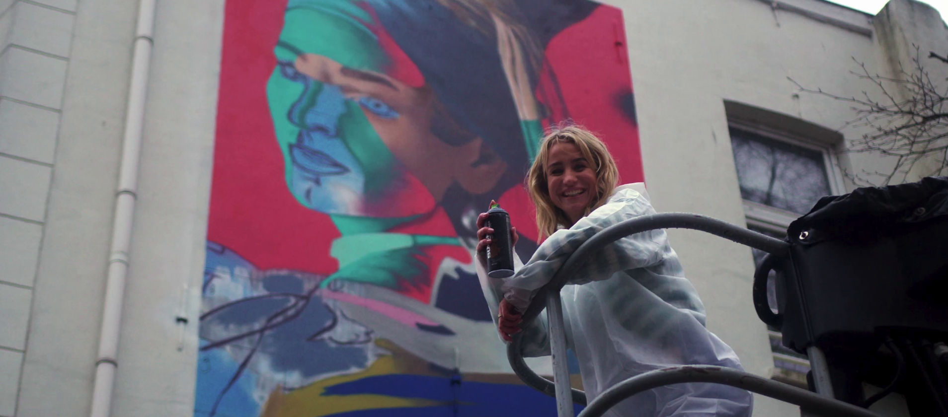 Dionne Stax maakt gigantische graffiti in Rotterdam voor De Nieuwe Vermeer 