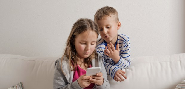 1400 artsen pleiten voor leeftijdsgrens op smartphones en sociale media