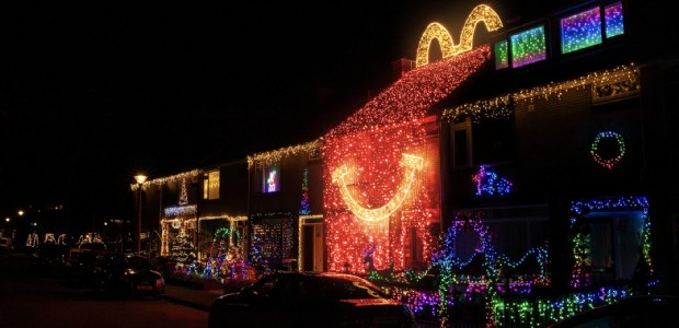 Maccie Christmas: Mcdonald's tovert huis om tot happy meal