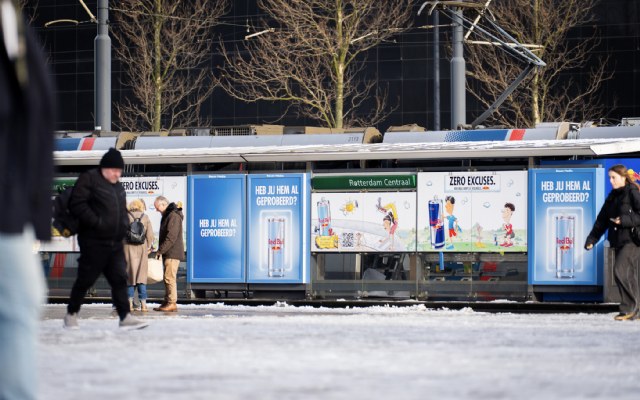 Bewegen voor blikjes: Bauer Media Outdoor lanceert AR-vendingmachine 
