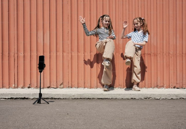 TikTok schroeft maatregelen op tegen te jonge kinderen 