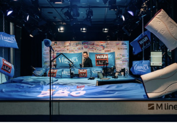 M line houdt Radio Veronica-dj’s in bed voor War Child tijdens (S)Top 520