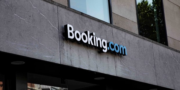 Booking.com schrapt honderden banen in Nederland en daarbuiten