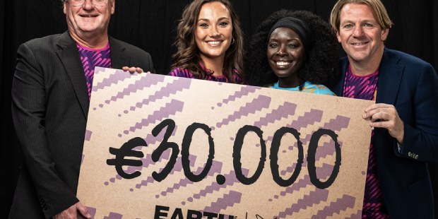 Earth Water schenkt opbrengsten limited edition aan Klabu